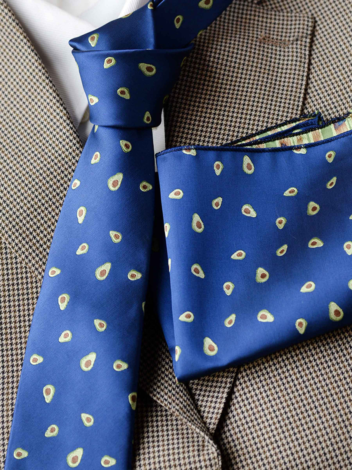 Exquisite Men's Patterned Tie and Pocket Square Set