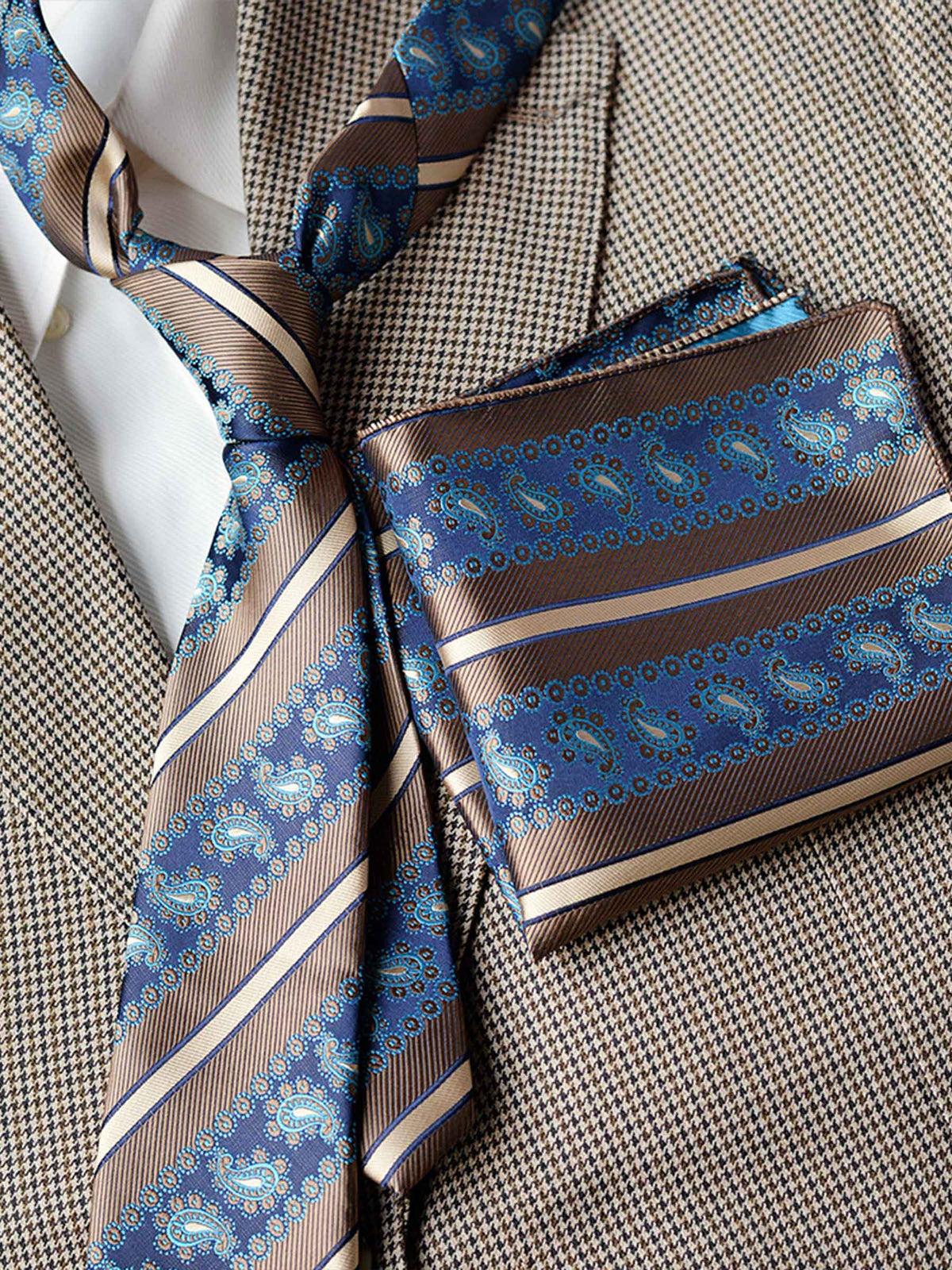 Exquisite Men's Patterned Tie and Pocket Square Set