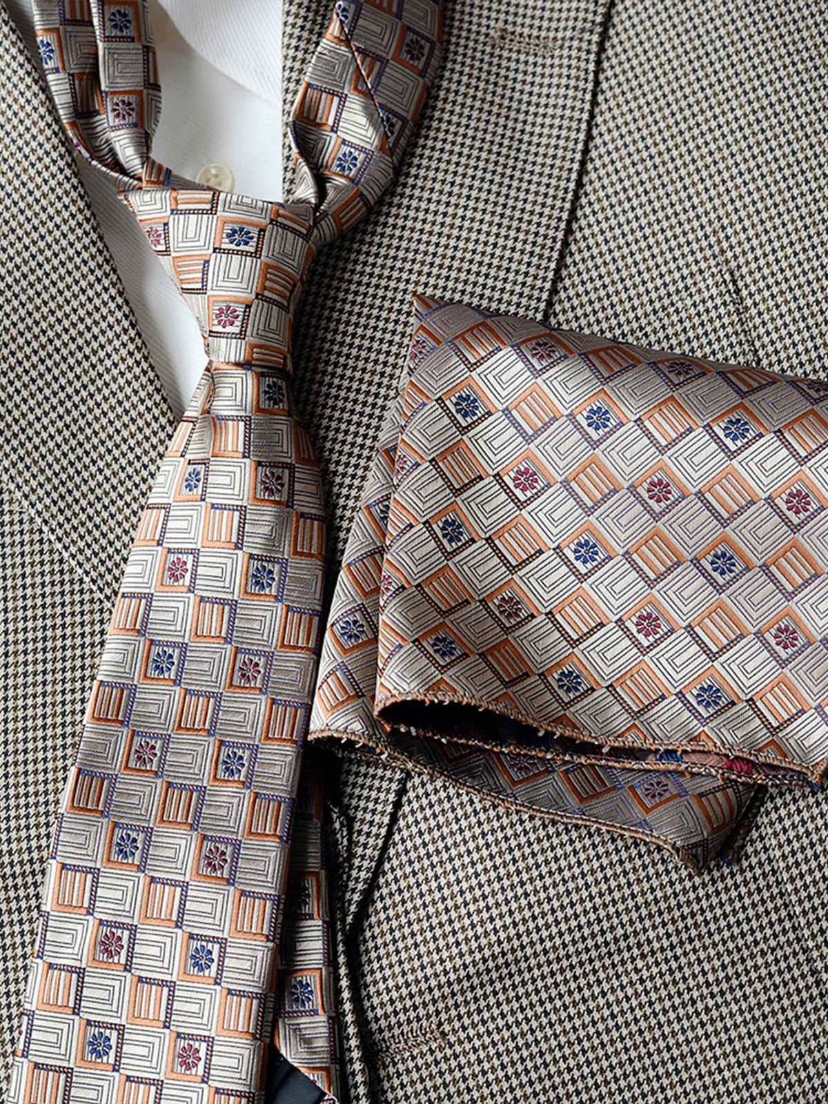 Exquisite Men's Patterned Tie and Pocket Square Set