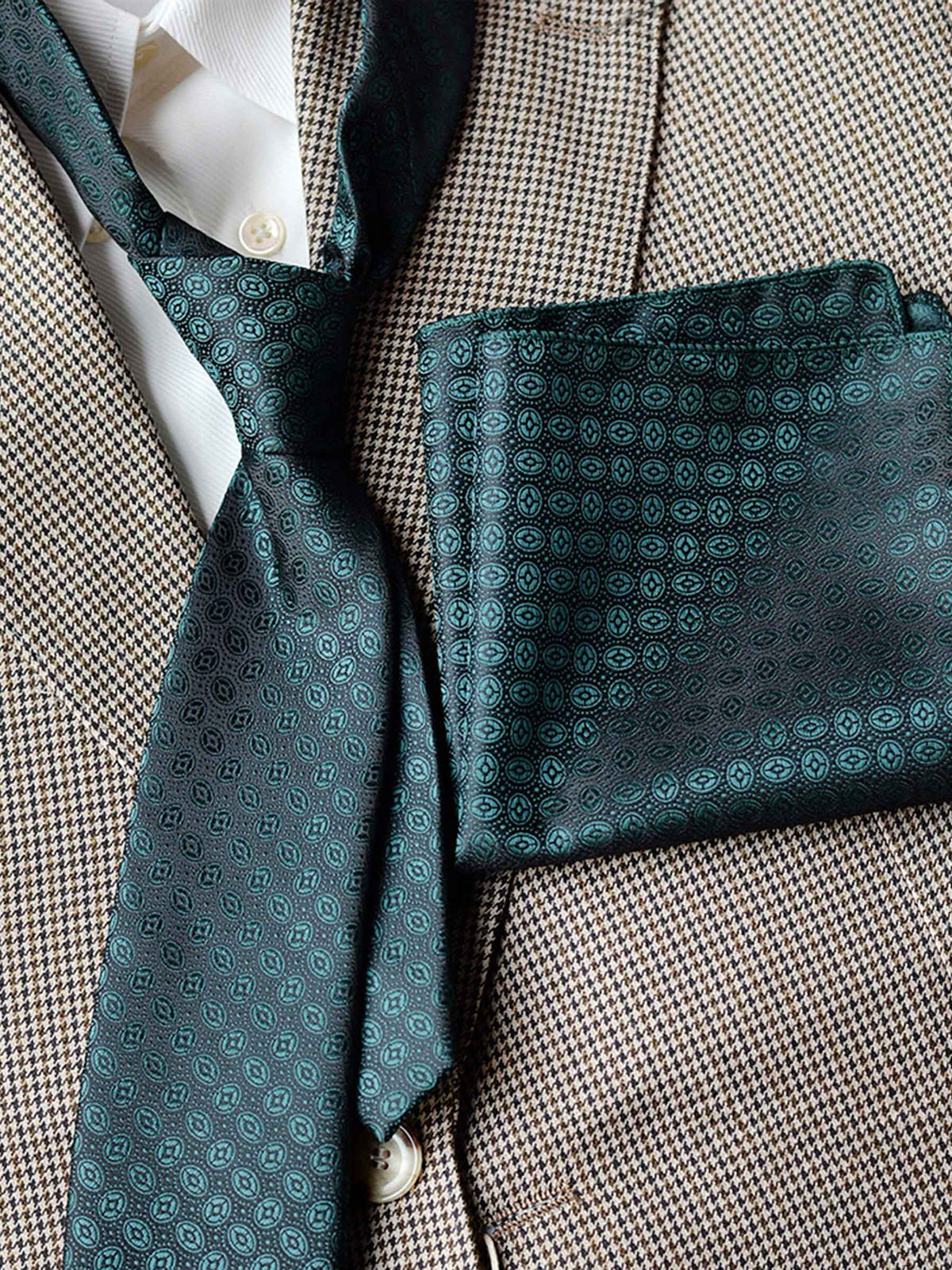 Exquisite Men's Patterned Tie and Pocket Square Set